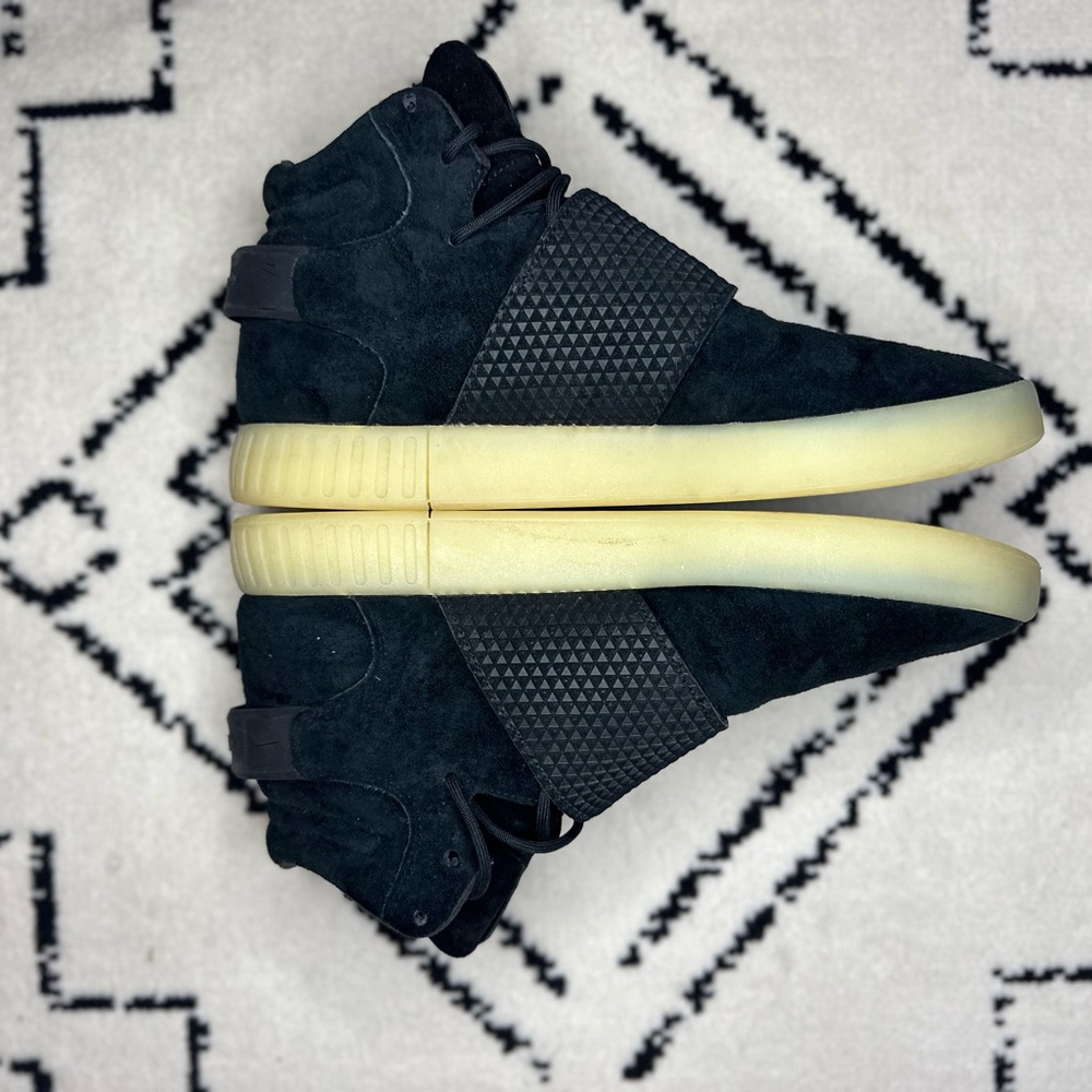 Men's Adidas Tubular Invader Strap Sneakers 9.5 Black Gum Sole EUC